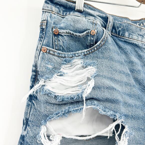 American Eagle Women Strigid Relaxed High Rise Ripped Distressed Denim Shorts 18 - Picture 2 of 7